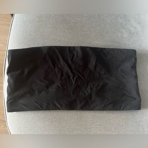 Skims “Fits Everybody Bandeau” in Black